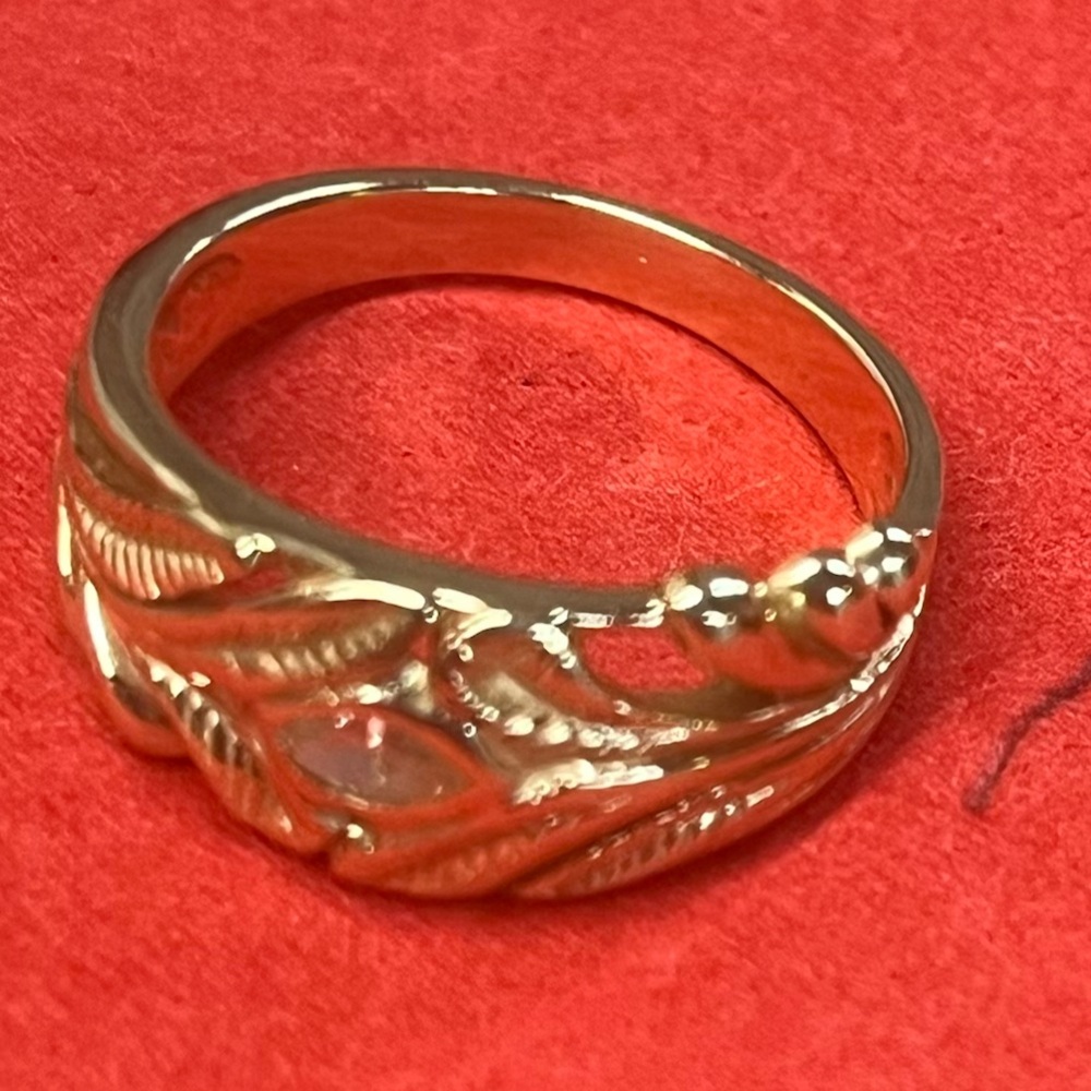 14K Gold Leaf Design Ring with Diamond